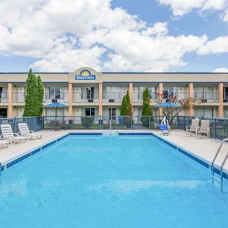 Days Inn By Wyndham Christiansburg Exterior photo
