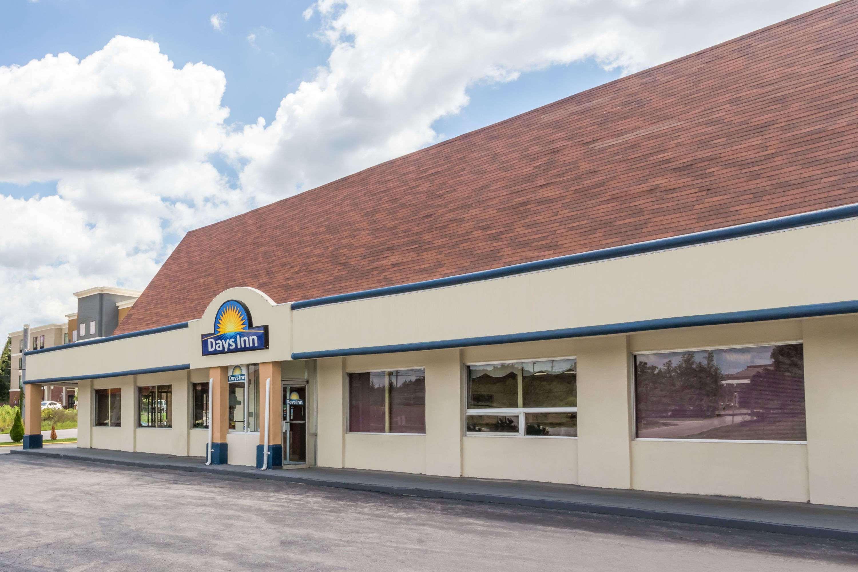 Days Inn By Wyndham Christiansburg Exterior photo