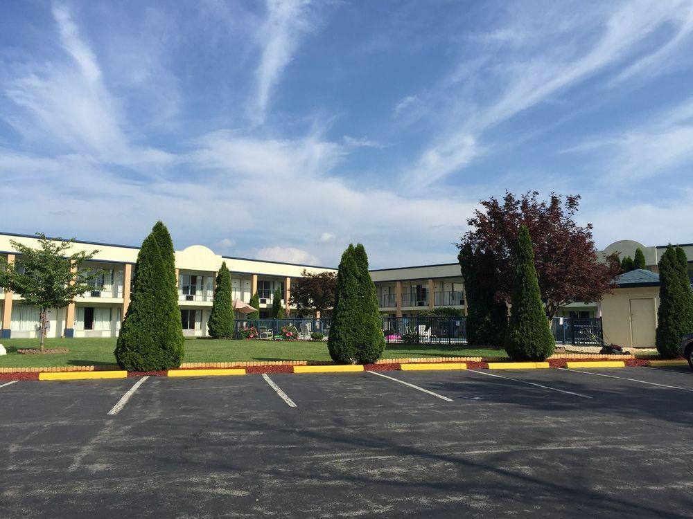 Days Inn By Wyndham Christiansburg Exterior photo