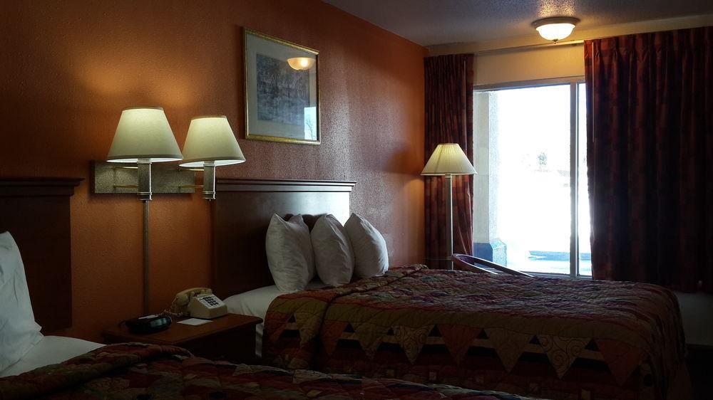 Days Inn By Wyndham Christiansburg Exterior photo