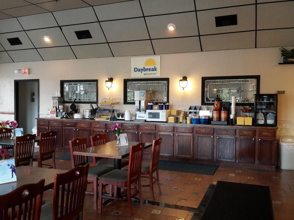 Days Inn By Wyndham Christiansburg Exterior photo