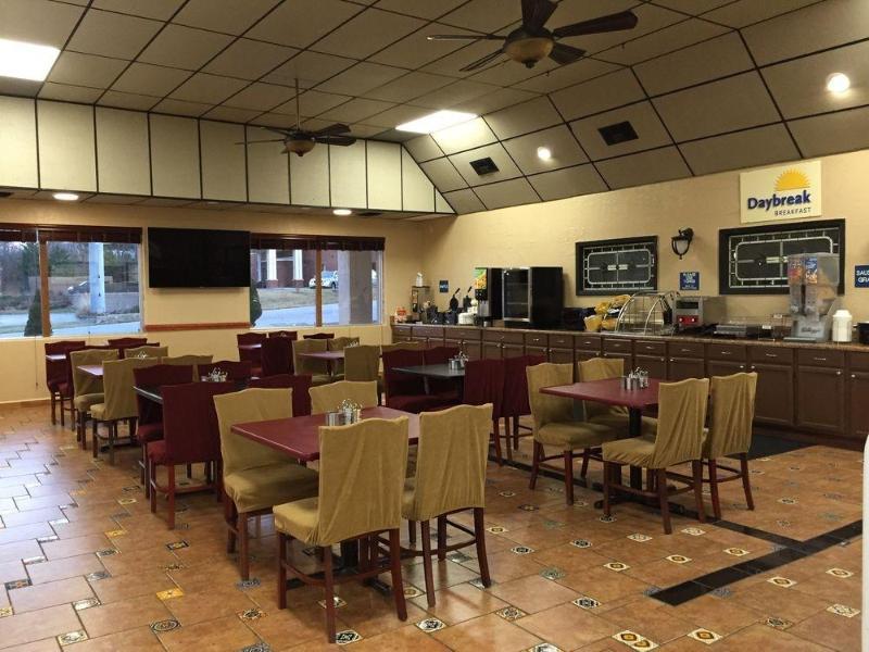 Days Inn By Wyndham Christiansburg Exterior photo