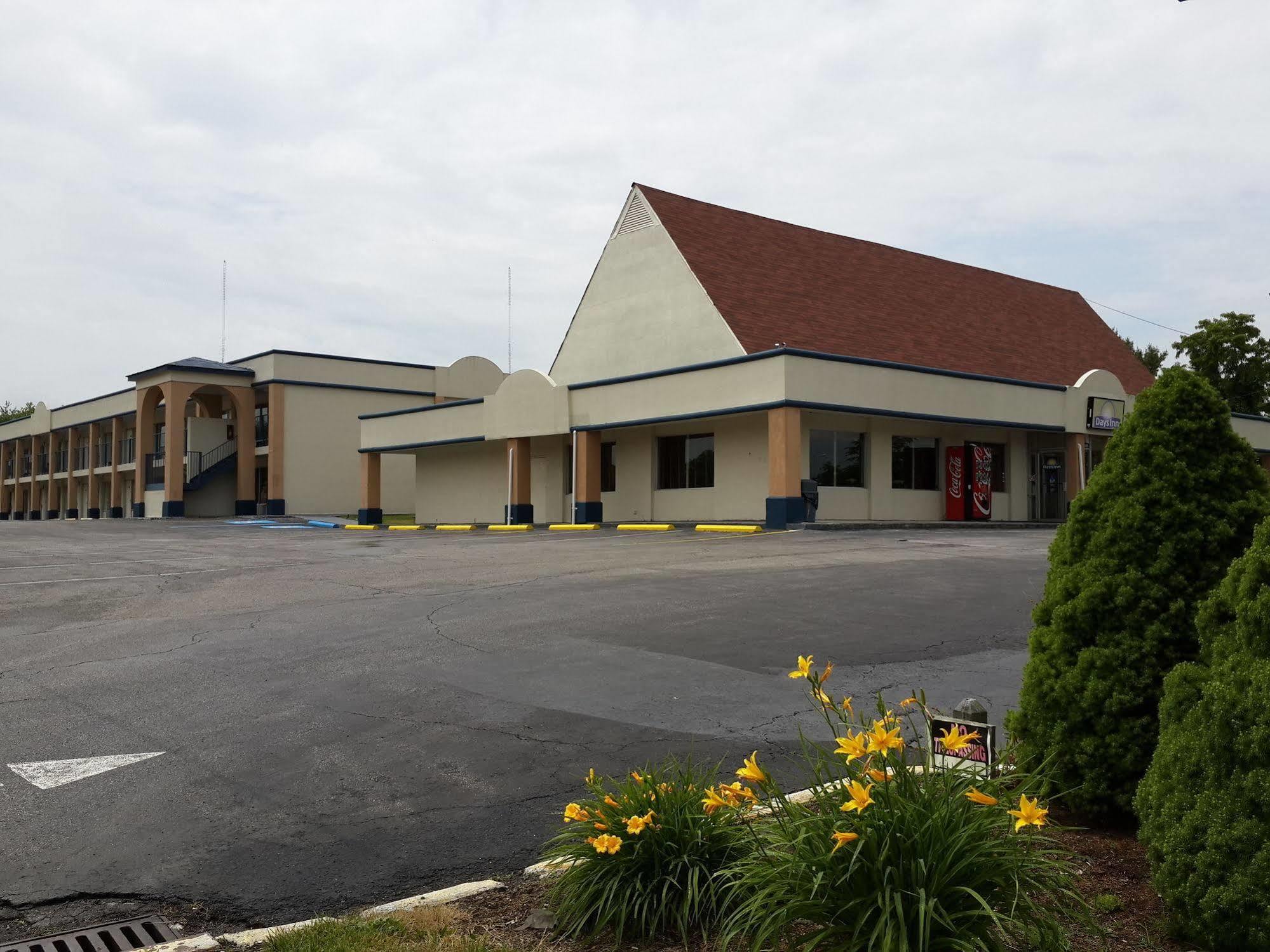 Days Inn By Wyndham Christiansburg Exterior photo